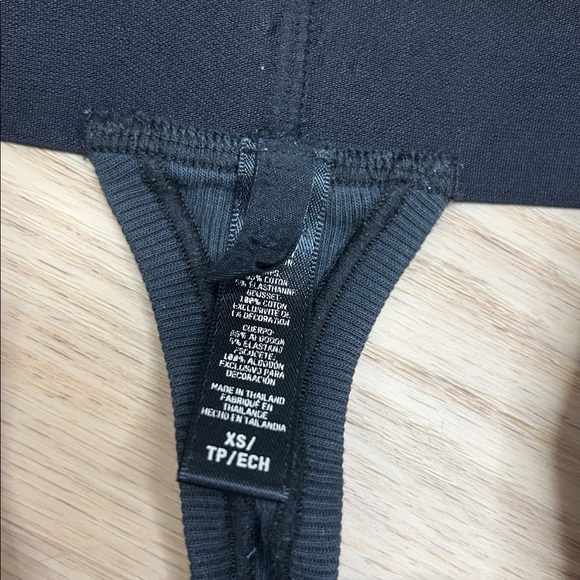 SKIMS Ribbed Thong Panty XS - Picture 6 of 7